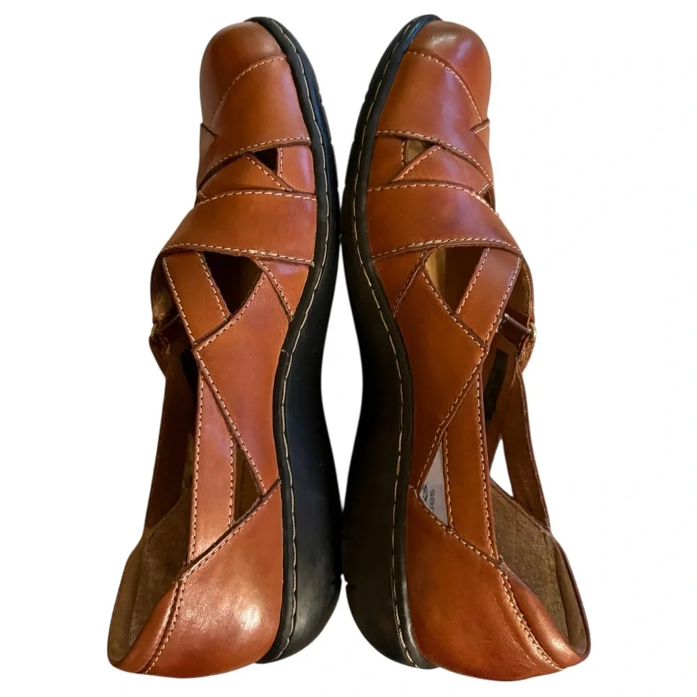 Clarks Bendables Tan Leather Flats criss-cross Mary Jane flats. Size 8.5. EUC!